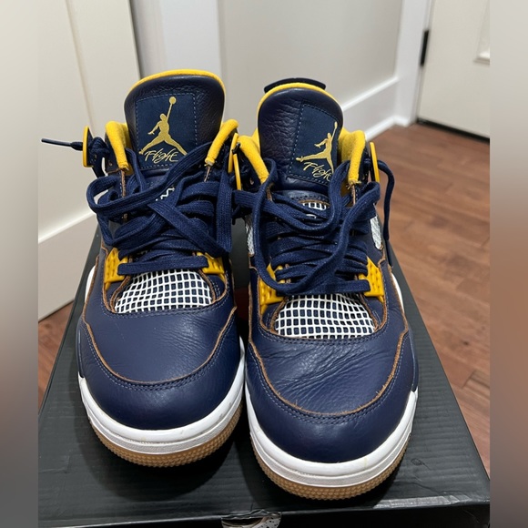 Navy , yellow and white . Jordan 4 Retro Dunk from Above. Fairly New size 9 1/2 - Picture 2 of 5